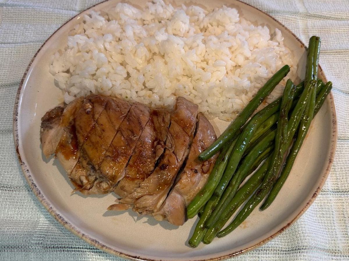 Chicken teriyaki with rice and sesame green beans